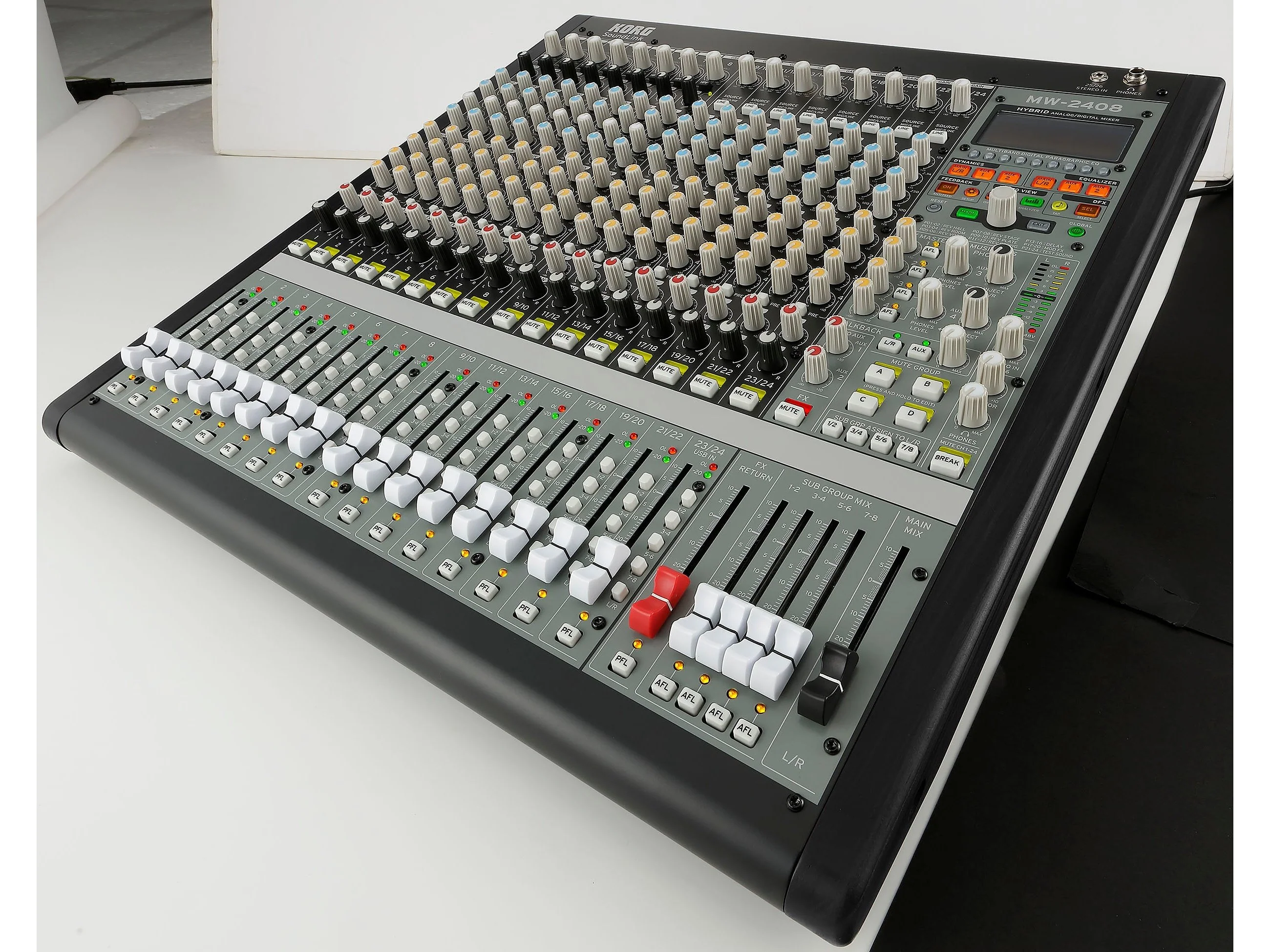 MW-2408 24-channel Hybrid Mixer - Image 4